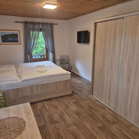 Penzion Hubert Mikulov v Krusnych Horach Dış mekan fotoğraf
