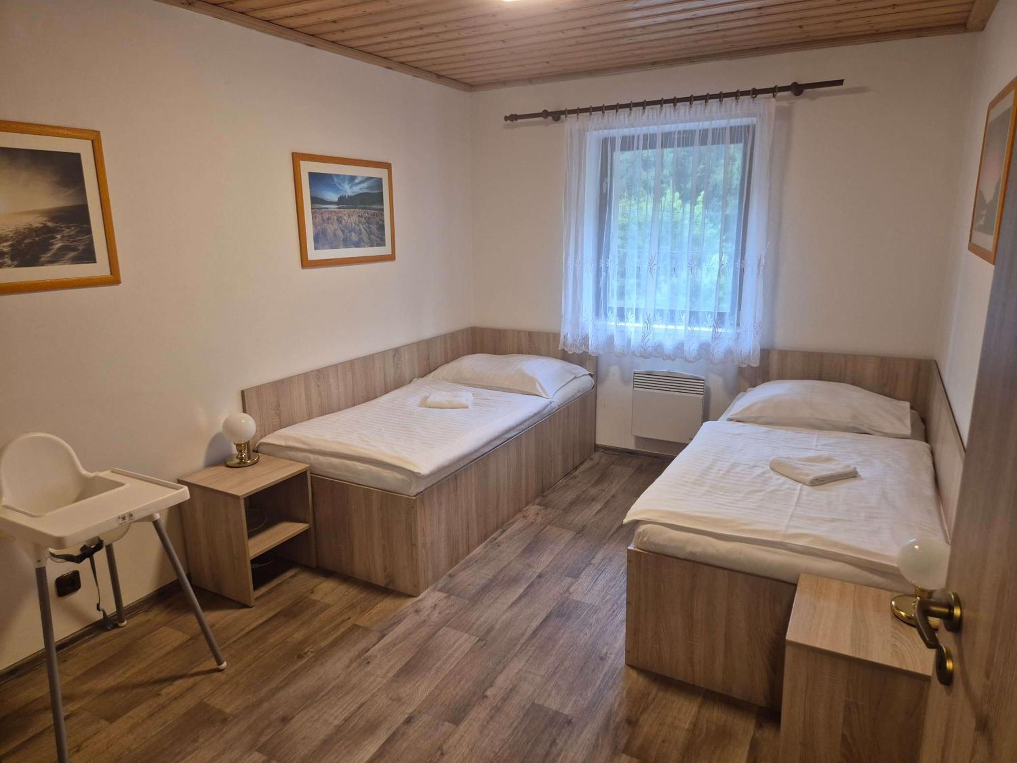 Penzion Hubert Mikulov v Krusnych Horach Dış mekan fotoğraf